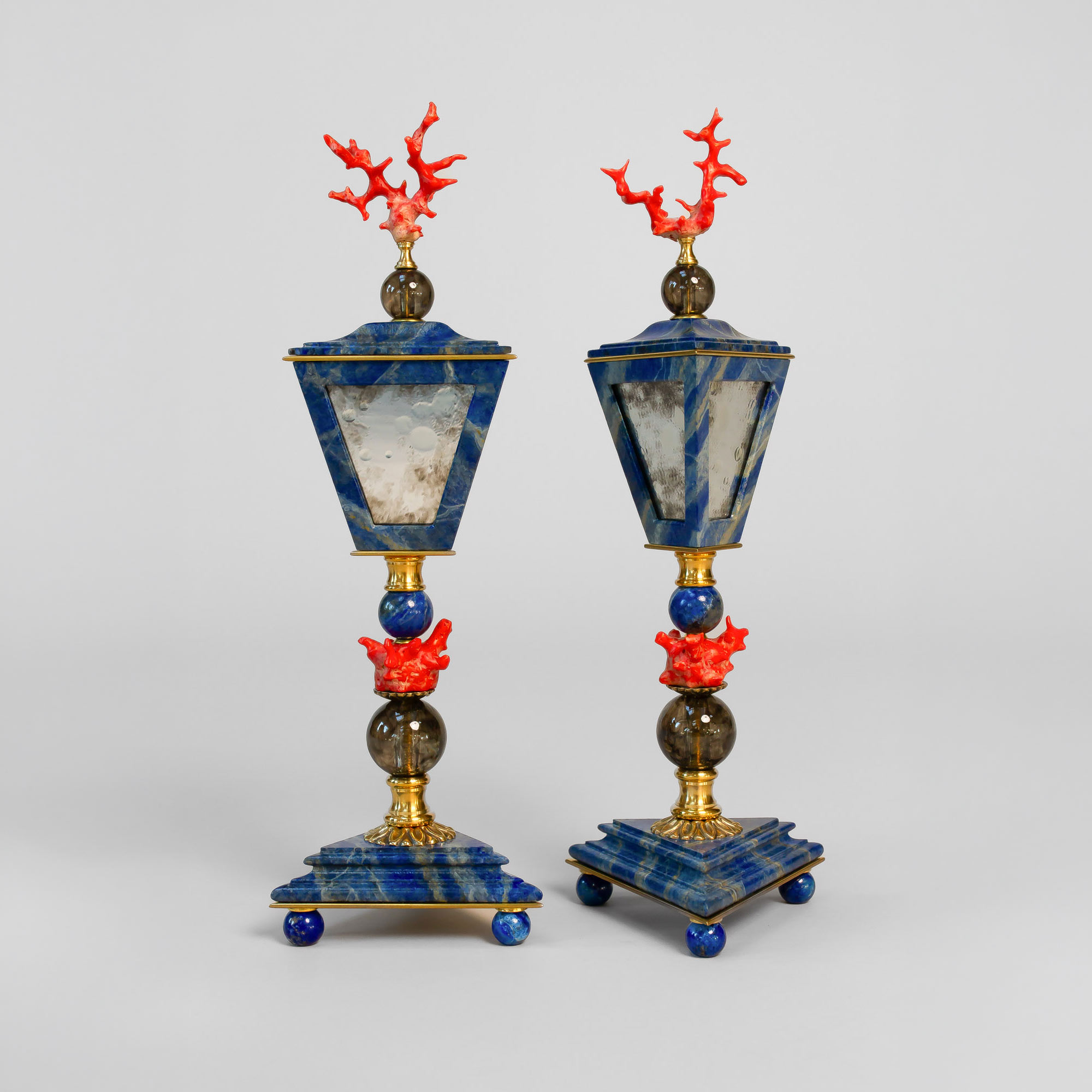 Paar Lapislazuli Pokale mit Koralle